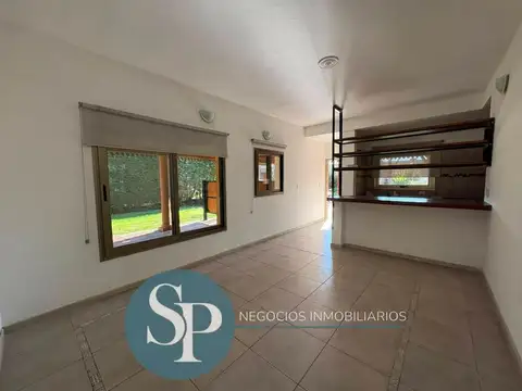 Casa 5 ambientes con 3 baños