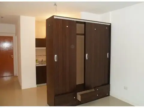 1 AMBIENTE DIVIDIDO, CON BALCÓN AL FRENTE - PLACARD Y BAÑO COMP