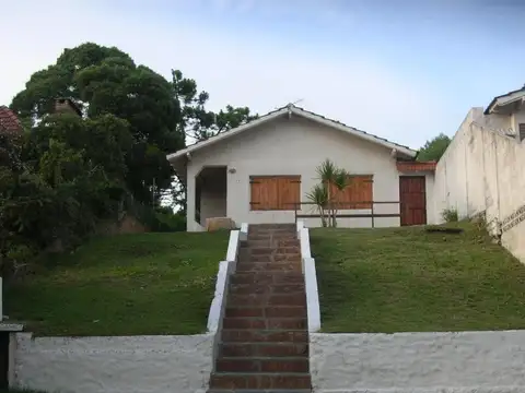 Departamento en venta - 3 Dormitorios 1 Baño -  Villa Gesell