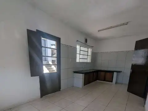 Casa 5 ambientes con 1 baño