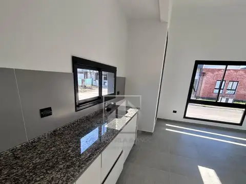 Casa en Venta en Barrio Rincones de Manantiales, USD 128.000