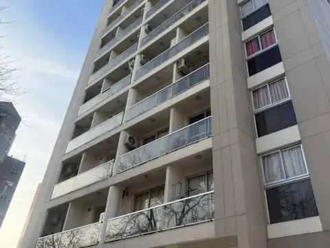 DEPARTAMENTO 4 AMBIENTES EN EDIFICIO DE CATEGORÍA