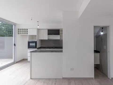 CARLOS CASARES 1200