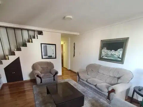 Casa en C. Urquiza 1400 - 2 Dorm, 2 Baños, Living