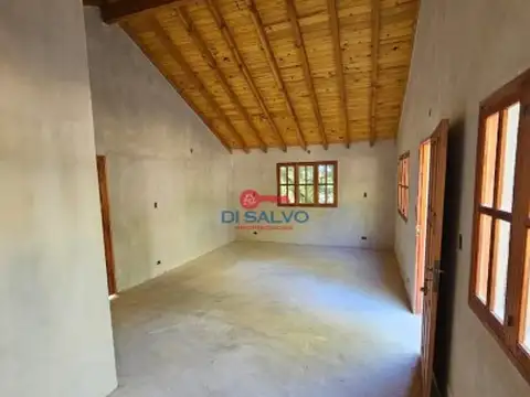 ¡Oportunidad única para invertir! 1000 m2 con Casa a terminar - Las Golondrina