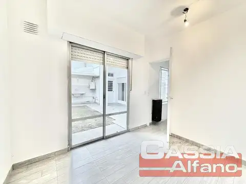 Depto Tipo Casa en Alquiler en Banfield, $ 900.000