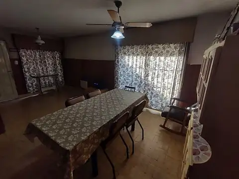 VENTA CASA AL FRENTE 2 DORMITORIOS COCHERA PATIO