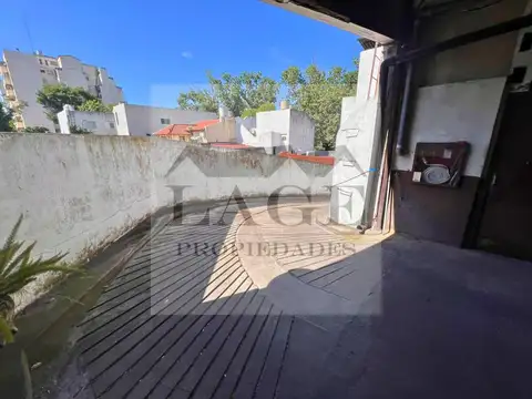 COCHERA CUBIERTA 1er PISO PORTON AUTOMATICO - SAAVEDRA