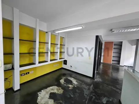 12 y 47 700, Piso 1
