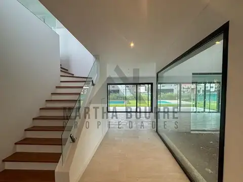 Casa 5 ambientes con 3 baños