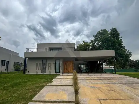 La Calesa, Pilará 100