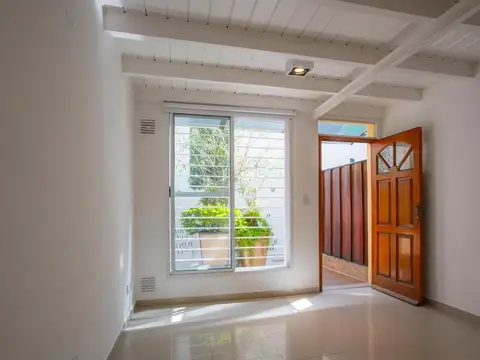 Casa de Pasillo Triplex en Echesortu – 2 Dorm – Terraza con Parrillero – Sin Expensas