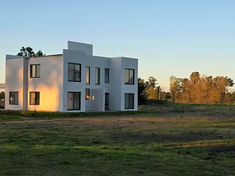 Casa en Venta en Los Pinares Country Club, USD 155.000