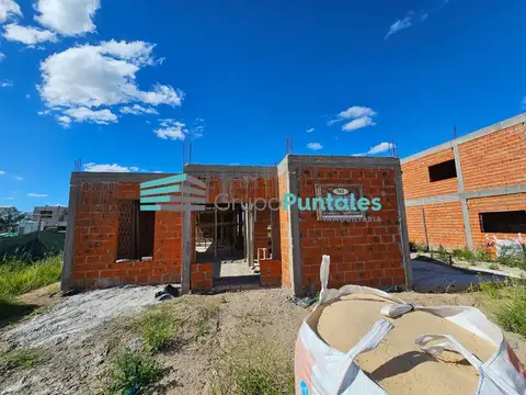 Casa en Lagos de Canning II, en obra, sobre lote interno con excelente sol ideal inversores