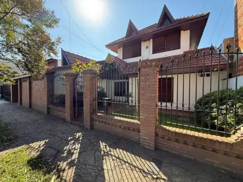 Venta Casa 7 Ambientes Temperley Pileta Parque Apto Credito
