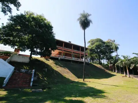 Casa 6 ambientes con 8 baños