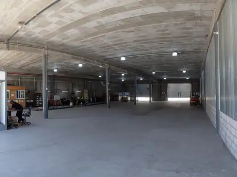 DEPOSITO CON FRENTE COMERCIAL- MORENO