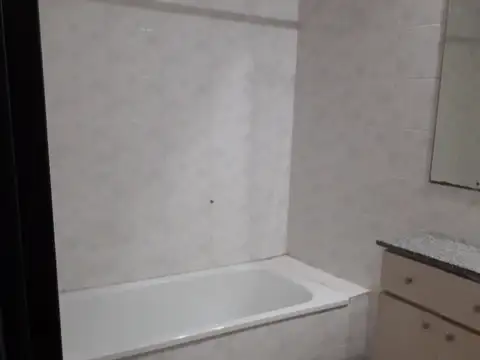 monoambiente en VENTA al contrafrente. divisible Balcon.Super luminoso. Con Renta