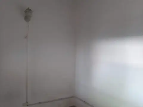 GRAN CASA EN EL CENTRO DE BERAZATEGUI U$S 120.000.-