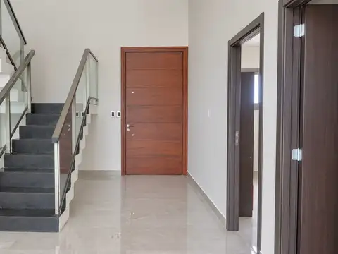 Casa 6 ambientes con 4 baños