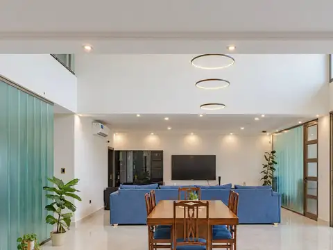 Casa en Venta con 2 cocheras