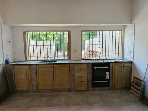 Casa 3 Ambientes en Alquiler - Castelar Sur