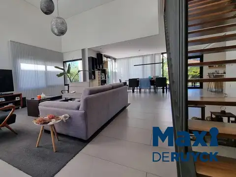 Casa en Alquiler de 4 dormitorios