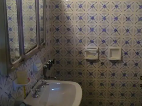 Casa 5 ambientes con 1 baño