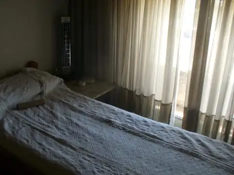 CASAC CON COCHERA 16 AUTOS EN LOTE DE 520M2