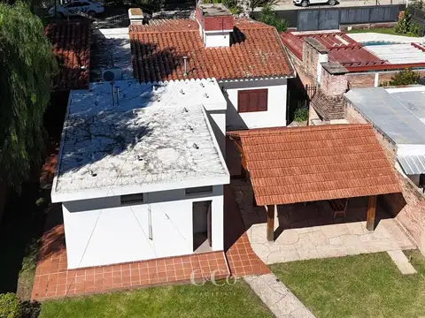 Casa 7 ambientes con 2 baños