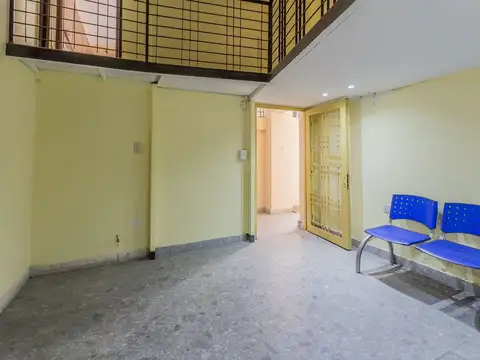 Casa 6 ambientes con 2 baños