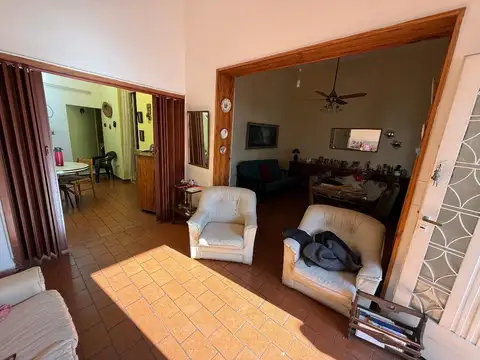 Pasaje Rumania 2700, Piso pb