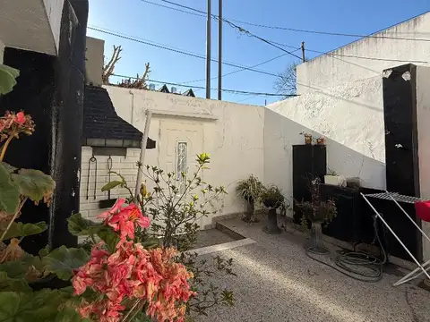Depto Tipo Casa en Venta en Villa del Parque, USD 160.000
