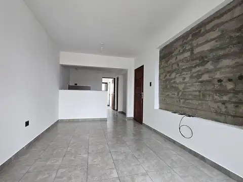 SEMIPISO AMPLIO, DOS BALCONES, ESTAR COMEDOR Y COCINA SECTORIZADA CON BARRA, UN BAÑO, UN DORMITORIO