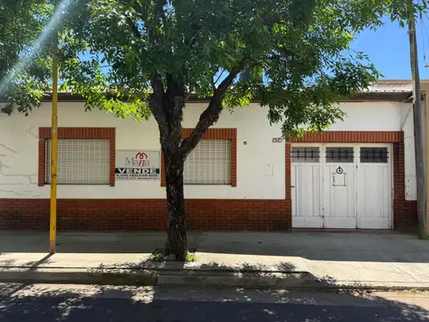 Casa  en VENTA con amplio patio de 10 x 19 aprox.