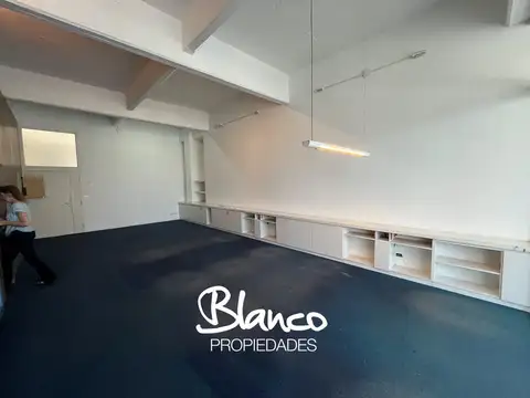 Oficina en Alquiler con 1 cochera