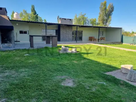 Casa en Venta con 4 cocheras
