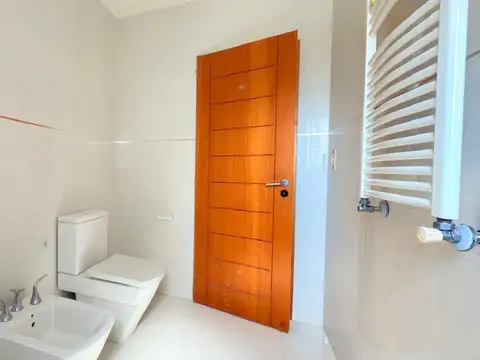 Casa 6 ambientes con 3 baños