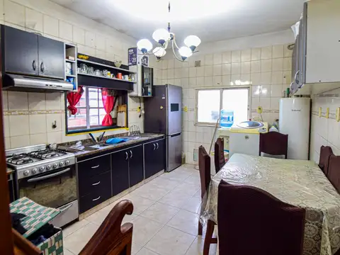 Venta PH multifamiliar 13 ambientes cochera patio y terraza en Carlos Spegazzini