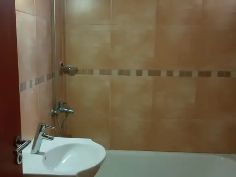 Luminoso monoambiente con balcón al contrafrente – Caballito