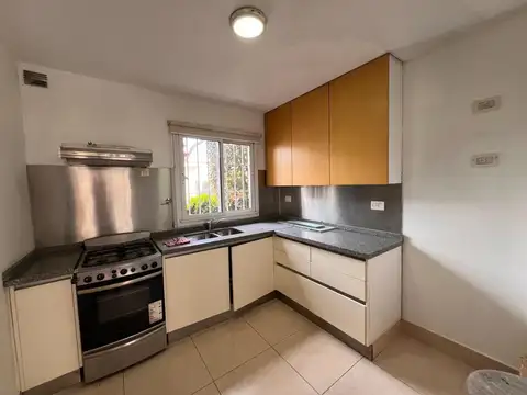 Depto Tipo Casa en Alquiler con 2 cocheras