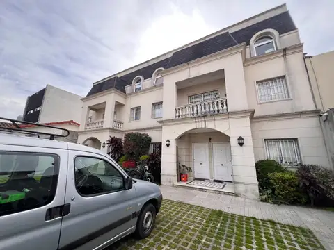 Triplex en alquiler Castelar sur.