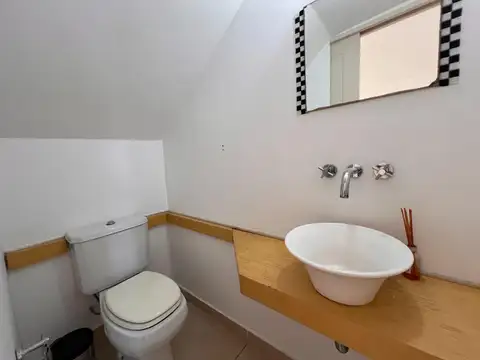 Triplex en alquiler Castelar sur.