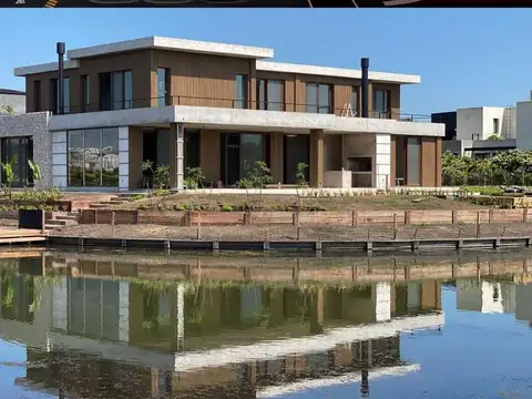 Importante Casa en Venta en Virazon - Nordelta