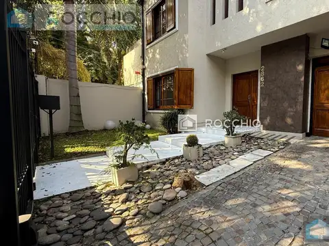 Casa en Venta con 3 cocheras