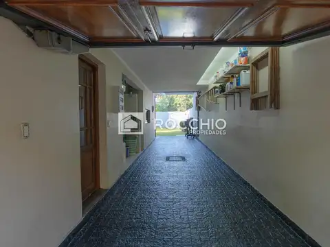 Casa en Venta con 3 cocheras