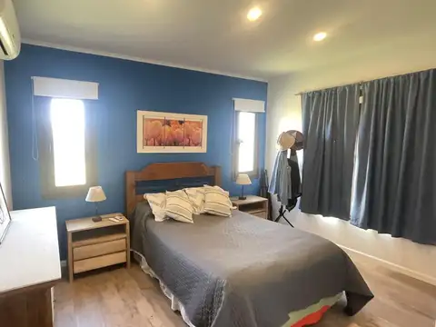 Casa en Alquiler con 2 cocheras