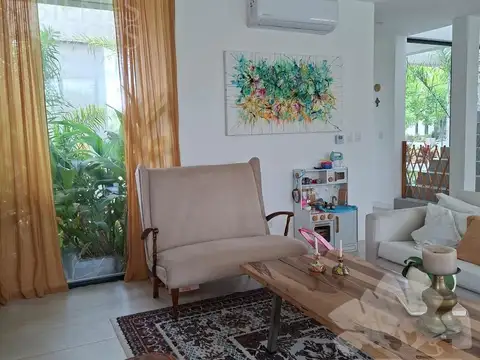 Casa en Alquiler Temporal con 2 cocheras