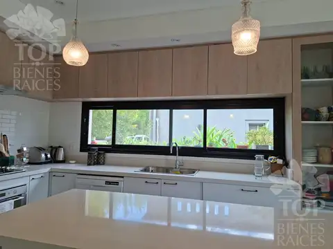 Casa 6 ambientes con 3 baños