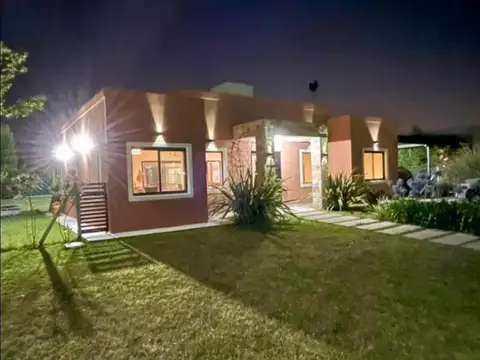 Casa en Venta con 2 cocheras